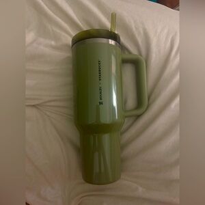 GREEN STARBUCKS X STANLEY LIMITED EDITION COLLAB